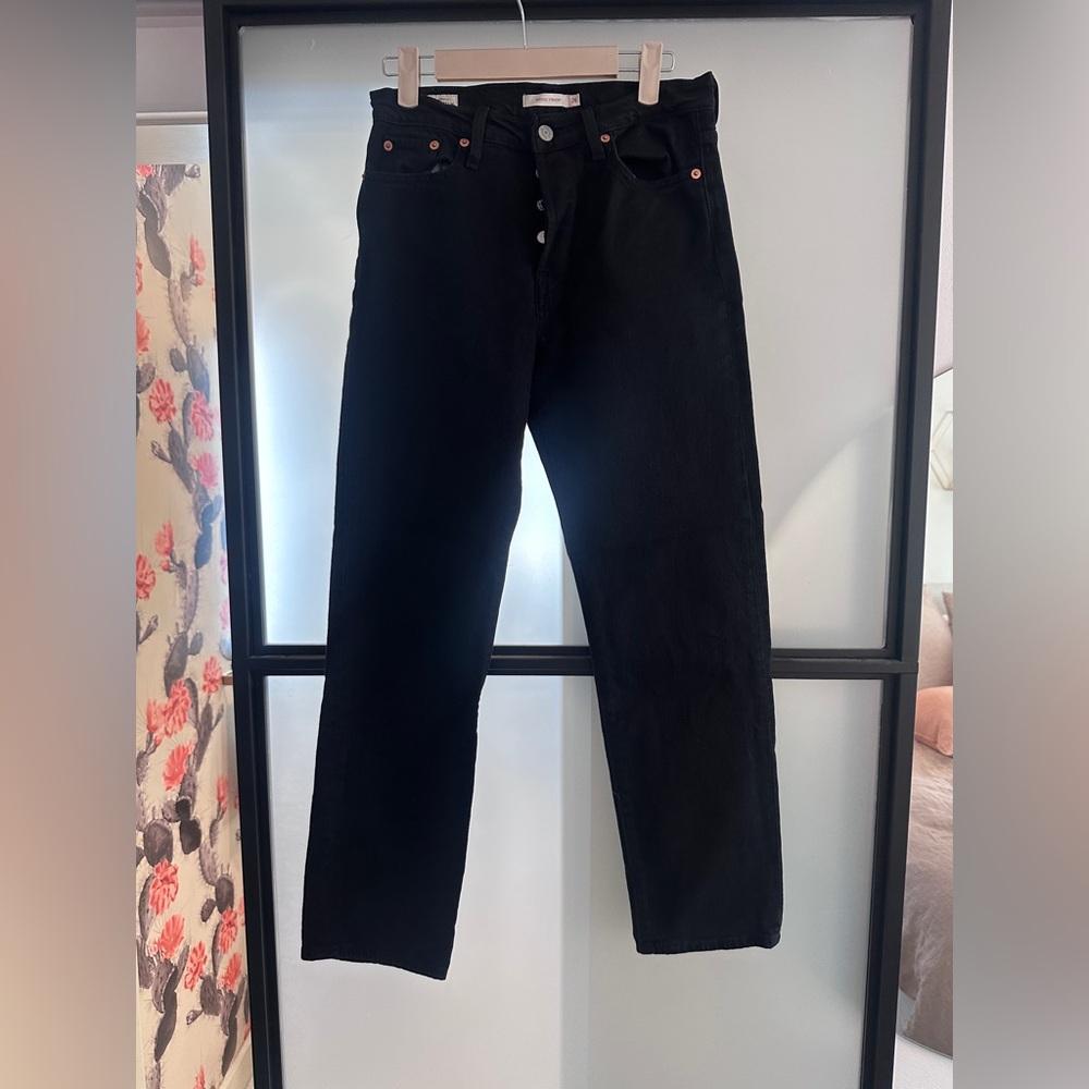 Black Levi’s Wedgie Straight Jeans